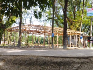 মনপুরায় কোটি টাকার সরকারি জমিতে মার্কেট নির্মাণ