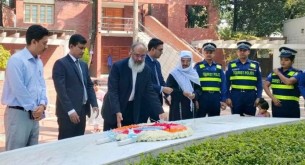 জাতির পিতার সমাধিতে অর্থনৈতিক সম্পর্ক বিভাগের সচিবের শ্রদ্ধা