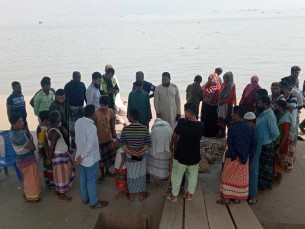 ভোলায় অবৈধ মশারি  জাল ও নৌকা জব্দ