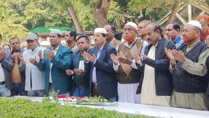 জাতির পিতা বঙ্গবন্ধুর সমাধিতে ফুলতলা উপজেলা আওয়ামী লীগ সভাপতির শ্রদ্ধা