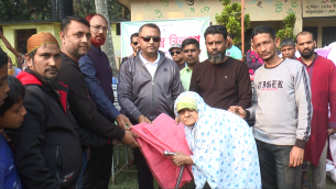 ভোলায় শীতার্ত মানুষের  মাঝে কম্বল বিতরণ
