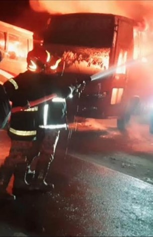 অবরোধে আরও ৮টি যানবাহনে আগুন