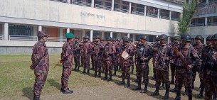 ভোলায় বিজিবি'র নির্বাচনী বেজ ক্যাম্প পরিদর্শন