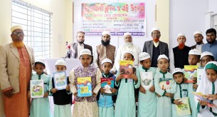 চরফ্যাসন তাযকিয়াতুল উম্মাহ মডেল  মাদরাসায় উদ্বোধনী ক্লাস ও বই বিতরণ উৎসব