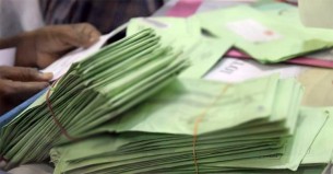 প্রবাসী-কারাবন্দি-চাকরিজীবীরা যেভাবে পোস্টাল ব্যালটে ভোট দেবেন