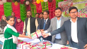 লালমোহনে বই উৎসব উদযাপন