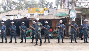 লালমোহনে নির্বাচনী মাঠে বাংলাদেশ নৌবাহিনী