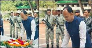 টুঙ্গিপাড়ায় বঙ্গবন্ধুর সমাধিতে ব্যারিস্টার সুমনের শ্রদ্ধা