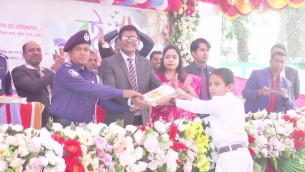 ভোলায় উৎসব মুখর পরিবেশে বই বিতরণ