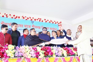 ভোলায় চরাঞ্চলের অসহায় মানুষের মাঝে ডুফা ক্লাবের শীতবস্ত্র বিতরণ