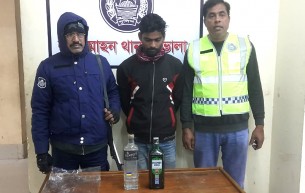 লালমোহনে বিদেশী মদসহ যুবক গ্রেপ্তার