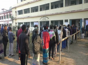 ভোলায় উৎসব মুখর পরিবেশে ভোট গ্রহণ