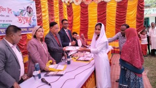 ভোলায় বই বিতরণ উৎসবে সুবিধাবঞ্চিত শিক্ষার্থীদের মাঝে বিবা'র ইউনিফর্ম বিতরণ