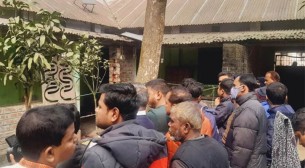 দুই সন্তান ও স্ত্রীকে হত্যা, পরে গলা কেটে আত্মহত্যার চেষ্টা ব্যবসায়ীর