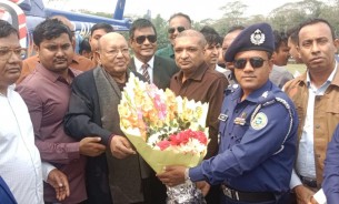 নবমবার সংসদ সদস্য নির্বাচিত হওয়ায়  তোফায়েল আহমেদকে ফুলেল শুভেচ্ছা