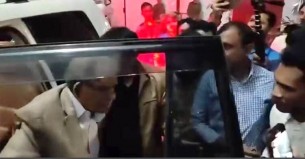 কারামুক্ত হয়ে গুলশানে নেতাকর্মীদের শুভেচ্ছায় সিক্ত ফখরুল