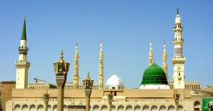 শ্রেষ্ঠ দিনে শ্রেষ্ঠ মানুষের জন্য দোয়া