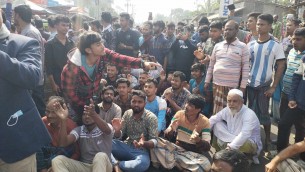 পরানগঞ্জ থেকে পল্লীবিদ্যুৎ সমিতির  অফিস সরিয়ে নেয়ার সিদ্ধান্তের প্রতিবাদে সড়ক অবরোধ বিক্ষোভ