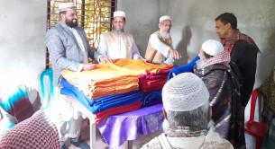 চরফ্যাসনে শীতার্তদের মাঝে কম্বল বিরতণ