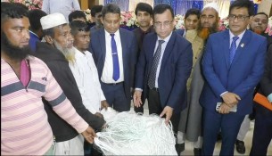 ভোলায় জেলেদের মধ্যে বৈধ জাল বিতরণ