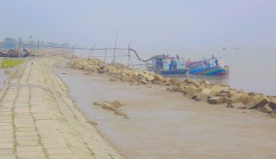 লালমোহনে মেঘনা নদীতে অবৈধভাবে বালু উত্তোলনের দায়ে জরিমানা