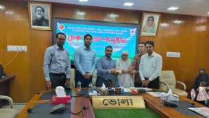 ভোলায় ৪৭ জন দুরারোগ্য রোগে  আক্রান্তদের মাঝে চেক বিতরণ