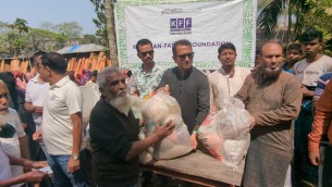 ভোলায় পবিত্র রমজান উপলক্ষে ইফতার সামগ্রী বিতরণ করলেন কাঞ্চন-ফাতেমা ফাউন্ডেশন