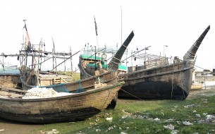 ধার-দেনায় কাবু লালমোহনের জেলেরা