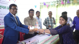 ভোলায় মেধাবী শিক্ষার্থীদের সংবর্ধনা বঙ্গবন্ধু শিক্ষা বৃত্তি প্রদান