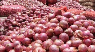 ট্রেনে করে ভারতের পেঁয়াজ আসছে রাতে