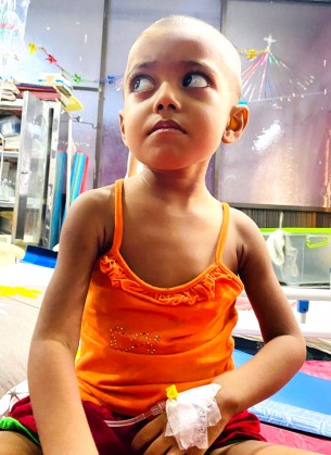 লালমোহনে ব্লাড ক্যান্সারে আক্রান্ত ফুটফুটে শিশু আলিফা বাঁচতে চায়