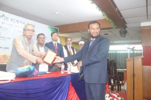 মুক্তিযুদ্ধ গণহত্যাসহ দেশের ইতিহাস সকলে মিলে এগিয়ে নিয়ে যেতে হবে : অধ্যাপক ড. মুনতাসীর মামুন