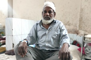 লালমোহনে প্রতিপক্ষের হামলায় হাসপাতাল বেডে কাতরাচ্ছেন বৃদ্ধ