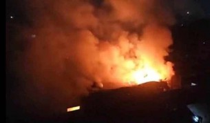 নরসিংদীর শেখেরচর-বাবুরহাটে অগ্নিকান্ডে পুড়ে গেছে ৩০টি দোকান