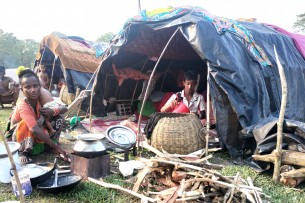 ঝুপড়ি ঘরে বসবাস বছরের পর বছর