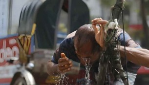 গরমে হিট স্ট্রোকের ঝুঁকি কমাতে নির্দেশনা দিয়েছে স্বাস্থ্য অধিদপ্তর