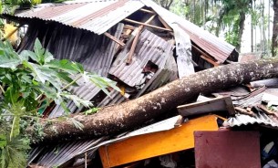 ঝড়ে তছনছ লালমোহন, নিহত-২