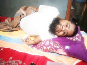 ভাইয়ের প্রতারণার শিকার হয়ে প্রতিবন্ধী ভাইয়ের মানবেতর জীবন