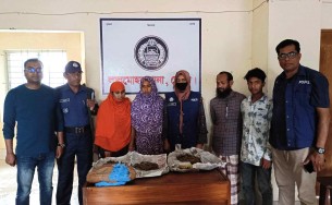 লালমোহনে দুই কেজি গাঁজাসহ আটক ৪