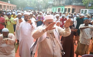 লালমোহনে বৃষ্টির জন্য ইসতিসকার নামাজ আদায়