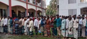 ভোলায় ৩ উপজেলায় উৎসব   মুখর পরিবেশে ভোট গ্রহণ