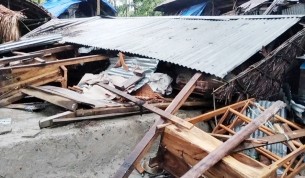 লালমোহনে ঘূর্ণিঝড় রেমালের তান্ডবে ঘরচাপায় বৃদ্ধার মৃত্যু