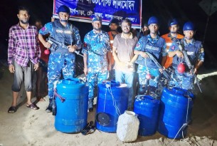 লালমোহনে পাচারকালে অর্ধকোটি টাকার চিংড়ির রেণু জব্দ