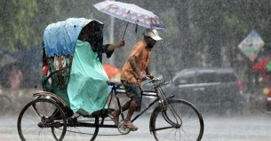 সাত বিভাগে ভারী বর্ষণের আভাস, ভূমিধসের শঙ্কা