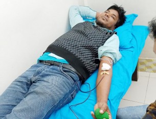 লালমোহনে অন্যের রক্তের প্রয়োজনে নিজের রক্ত বিলান হুমায়ূন কবীর স্বরবর্ণ