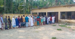 ভোলার লালমোহন ও তজুমদ্দিনে  উৎসব মুখর পরিবেশে ভোট গ্রহণ