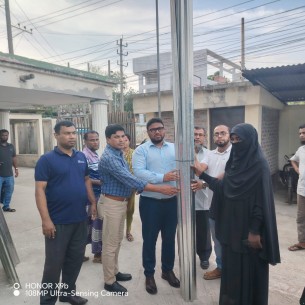 ভোলায় রেমালে ক্ষতিগ্রস্ত ইউপিজি সদস্যদের টিন বিতরণ করলেন ব্রাক