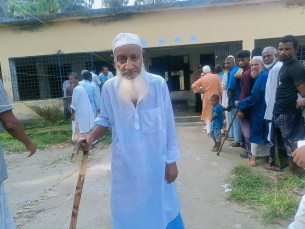 ভোট দিতে পেরে খুশি ৮৪ বছরের বৃদ্ধ