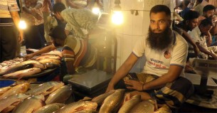 ভোলায় মাছের সরবরাহ বেশি থাকলেও দাম চড়া