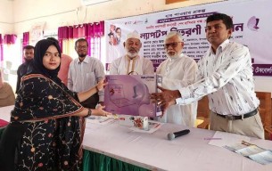 ভোলায় প্রধানমন্ত্রীর উপহারের ল্যাপটপ পেল ৮০ নারী